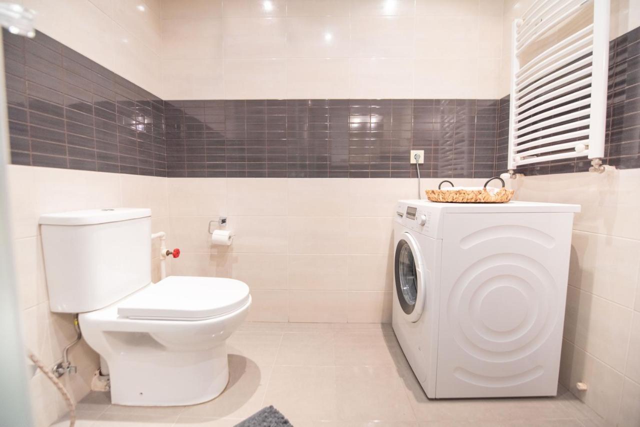 Gg Home - Cozy 2-Bedroom Apartment On Givi Kartozia Tiflis Exterior foto